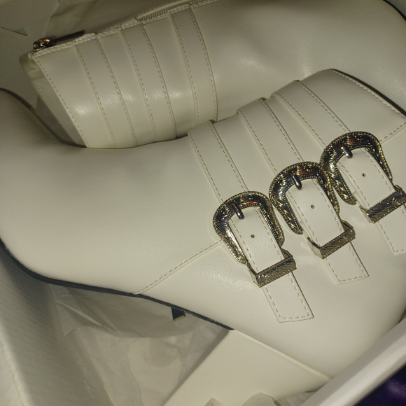 Ashley Stewart White mid ankle boots - Picture 4 of 6